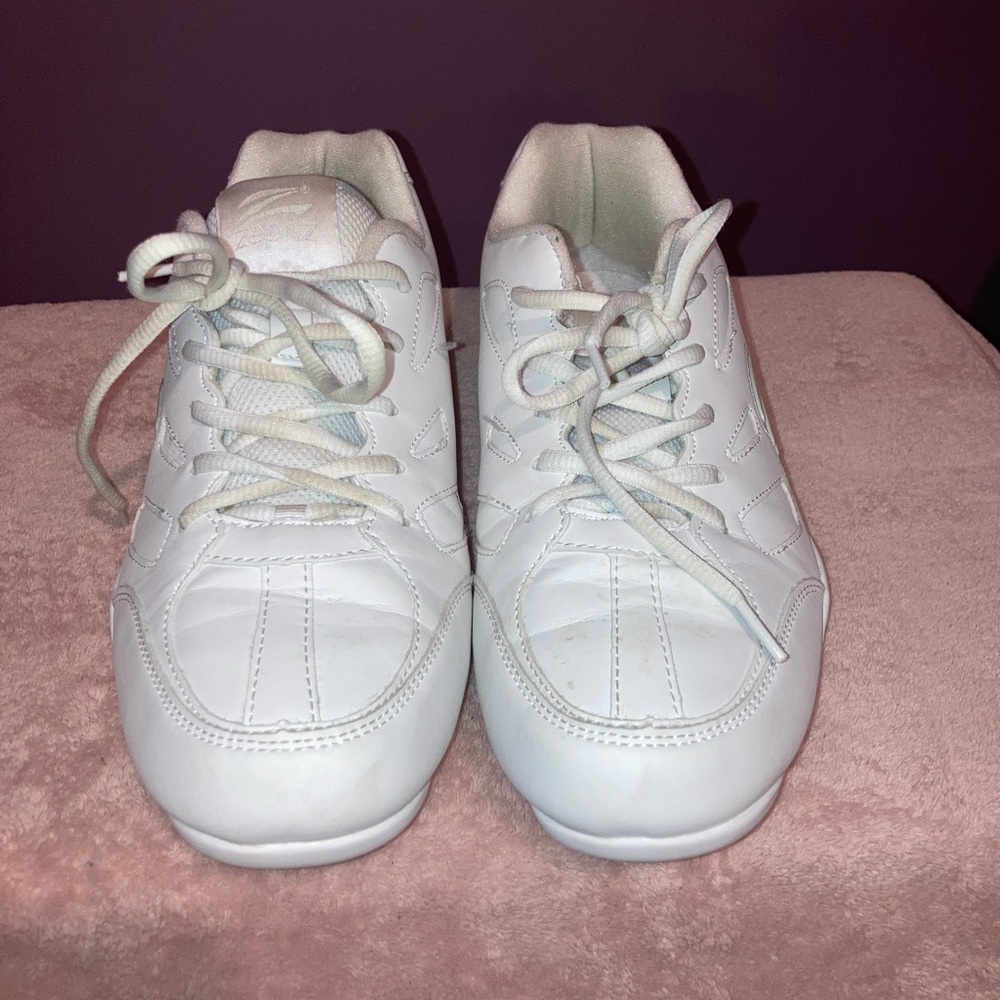 Women’s White Zephz Lace Up Cheerleading Shoes Size 11